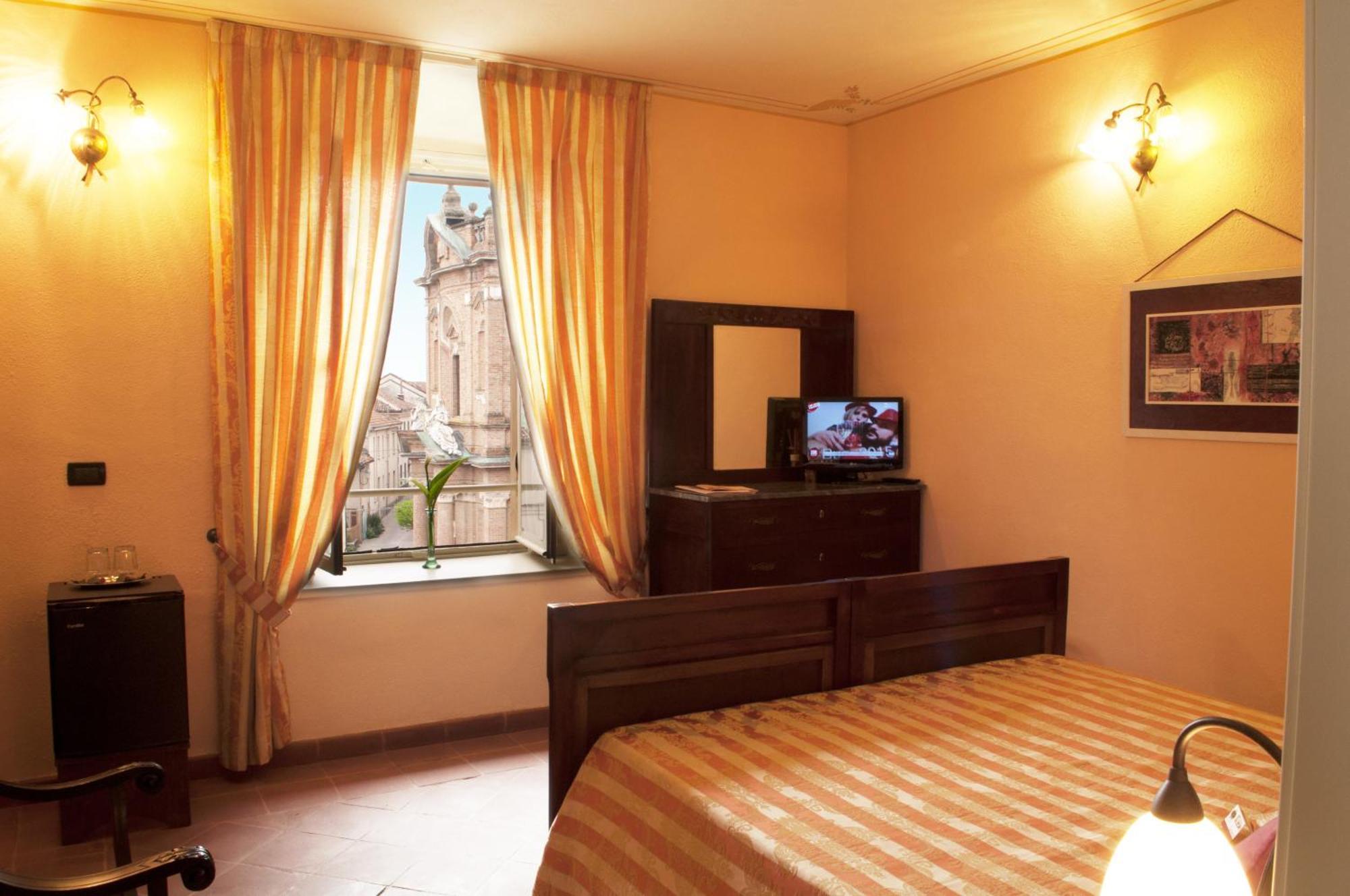 La Foresteria Del Castello - Wellness Hotel In Dimora Storica Castell'Alfero Ruang foto