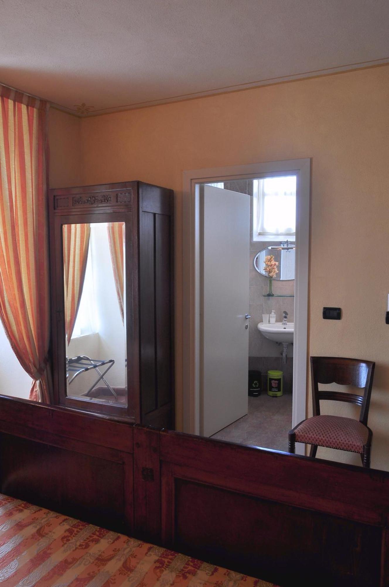 La Foresteria Del Castello - Wellness Hotel In Dimora Storica Castell'Alfero Ruang foto