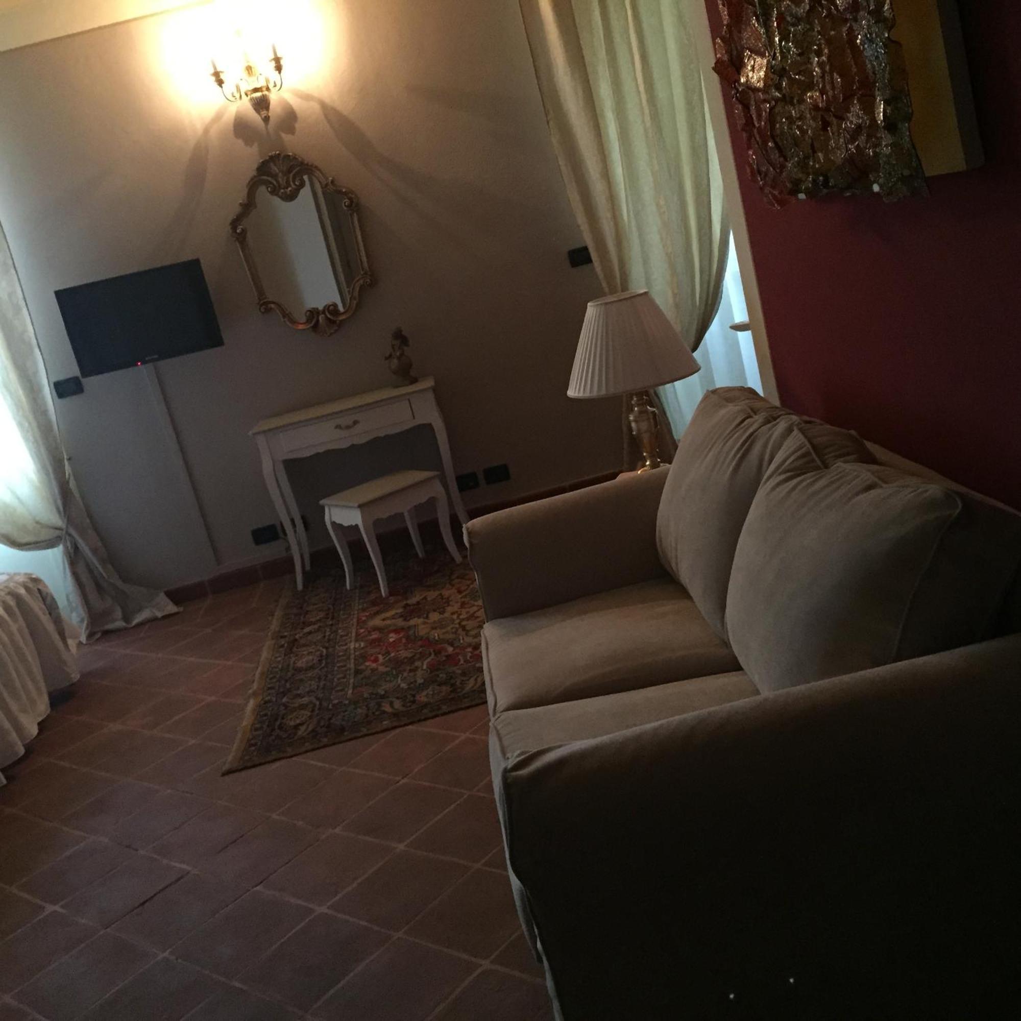 La Foresteria Del Castello - Wellness Hotel In Dimora Storica Castell'Alfero Ruang foto