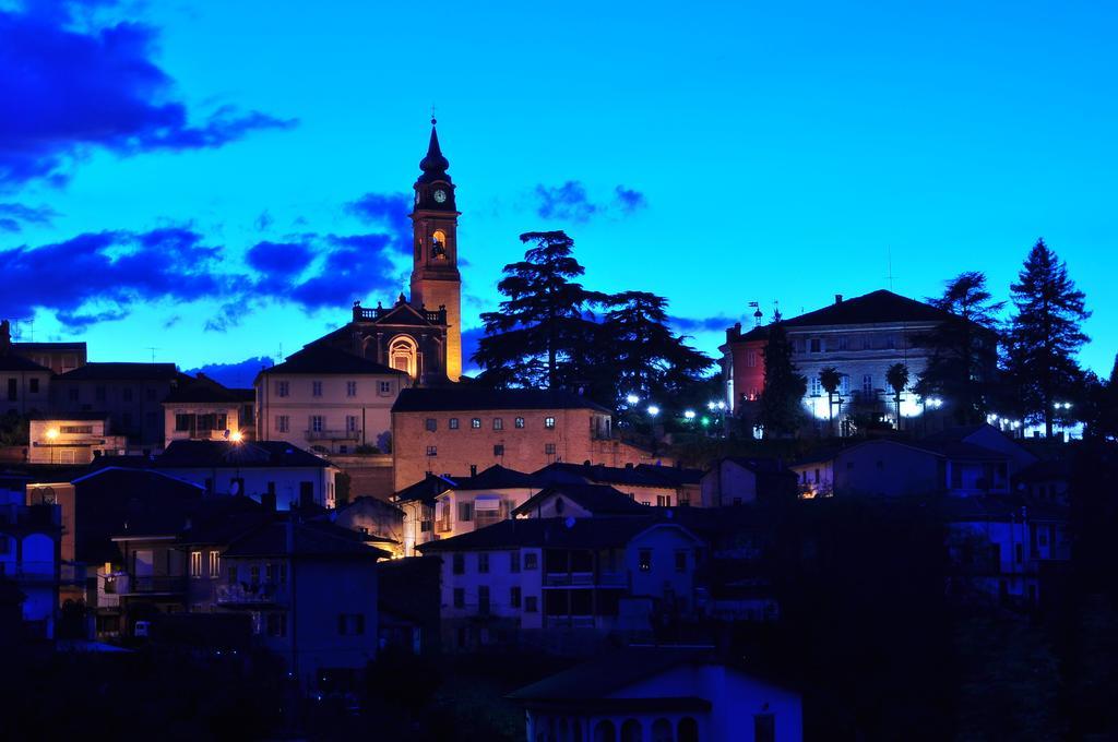 La Foresteria Del Castello - Wellness Hotel In Dimora Storica Castell'Alfero Bagian luar foto