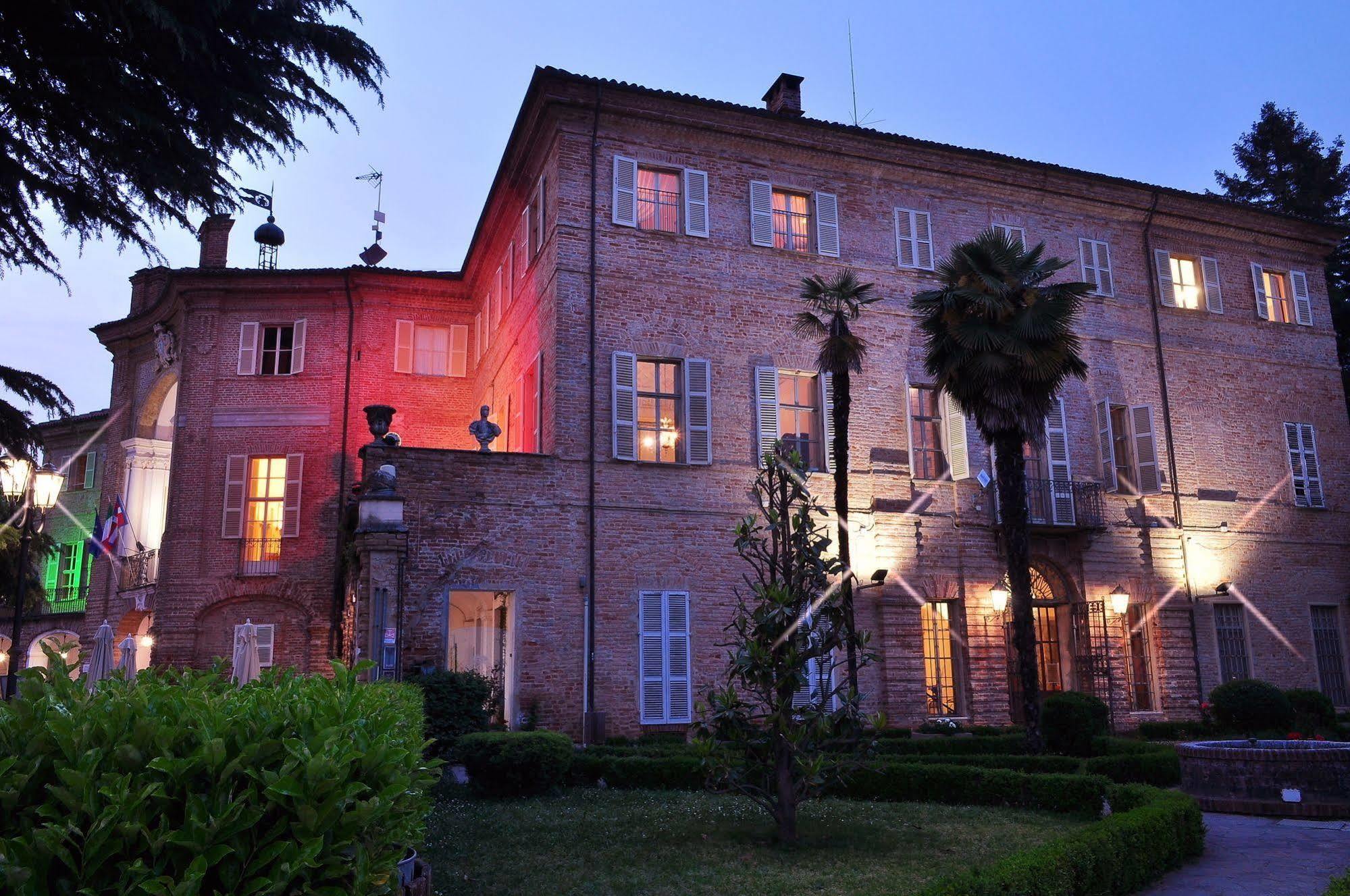 La Foresteria Del Castello - Wellness Hotel In Dimora Storica Castell'Alfero Bagian luar foto