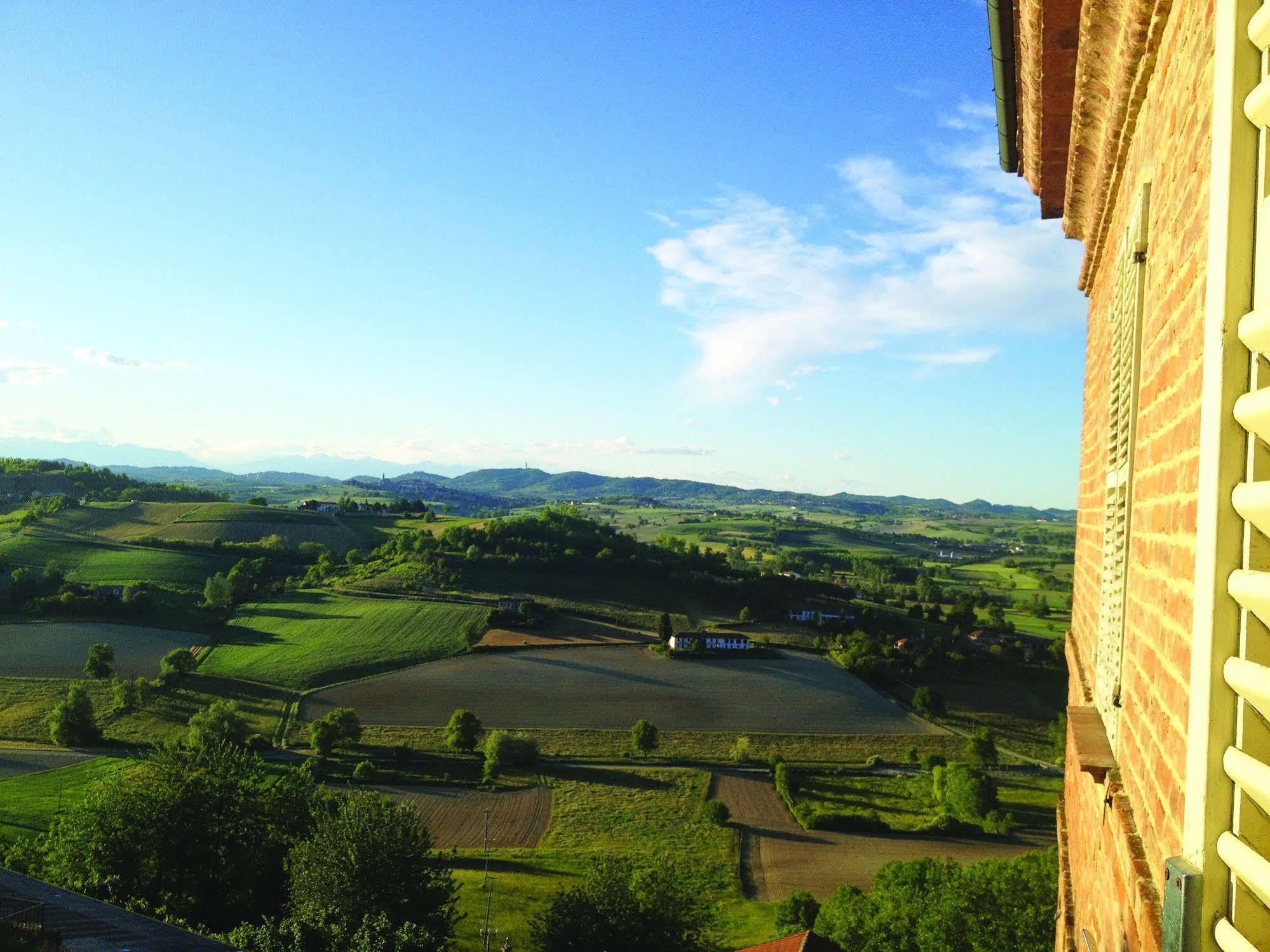 La Foresteria Del Castello - Wellness Hotel In Dimora Storica Castell'Alfero Bagian luar foto