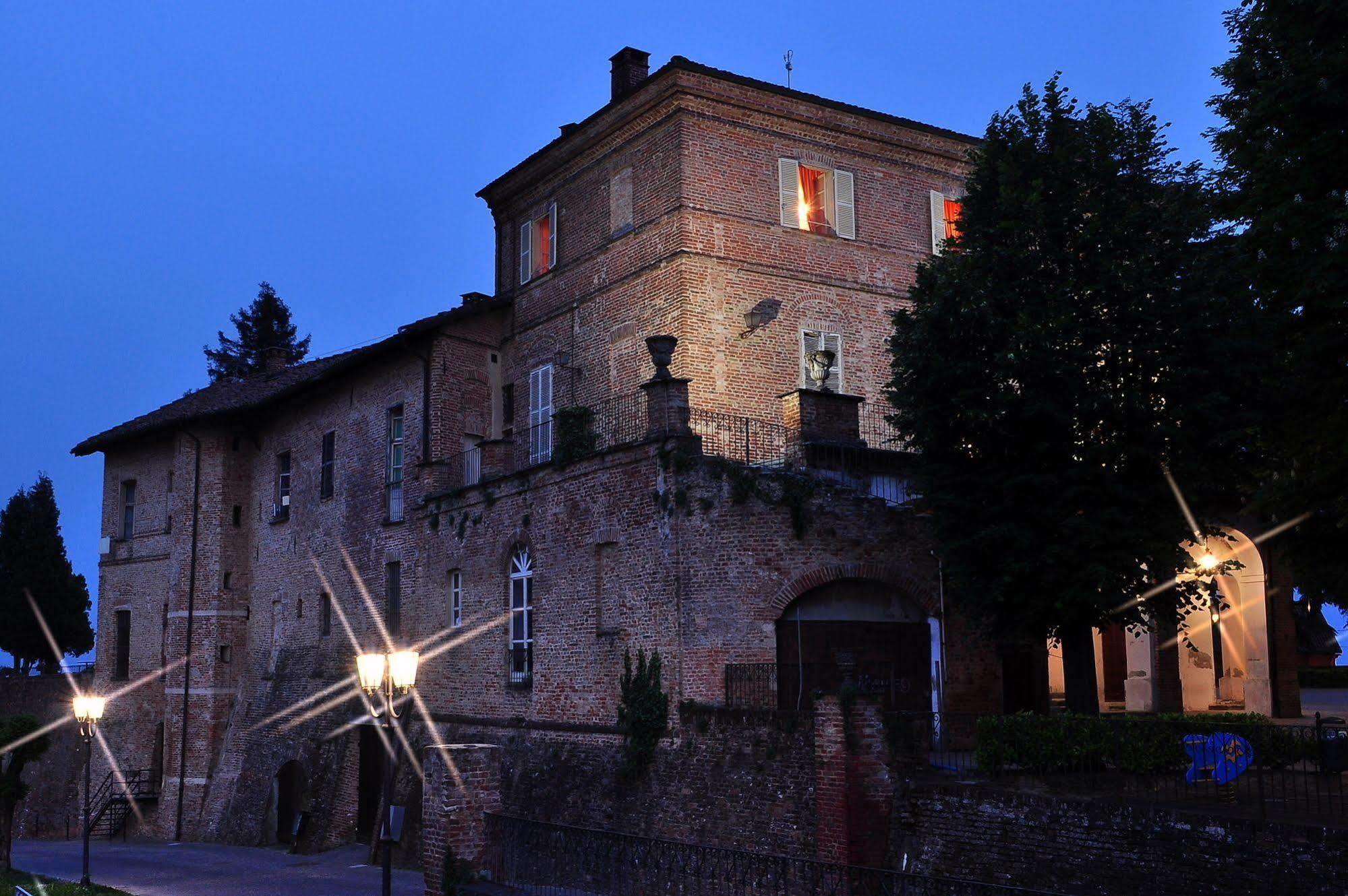 La Foresteria Del Castello - Wellness Hotel In Dimora Storica Castell'Alfero Bagian luar foto